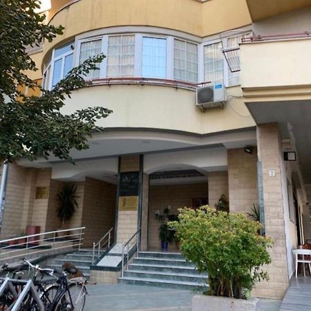 Urban Charm Studio With Balcony Tirana Exteriör bild