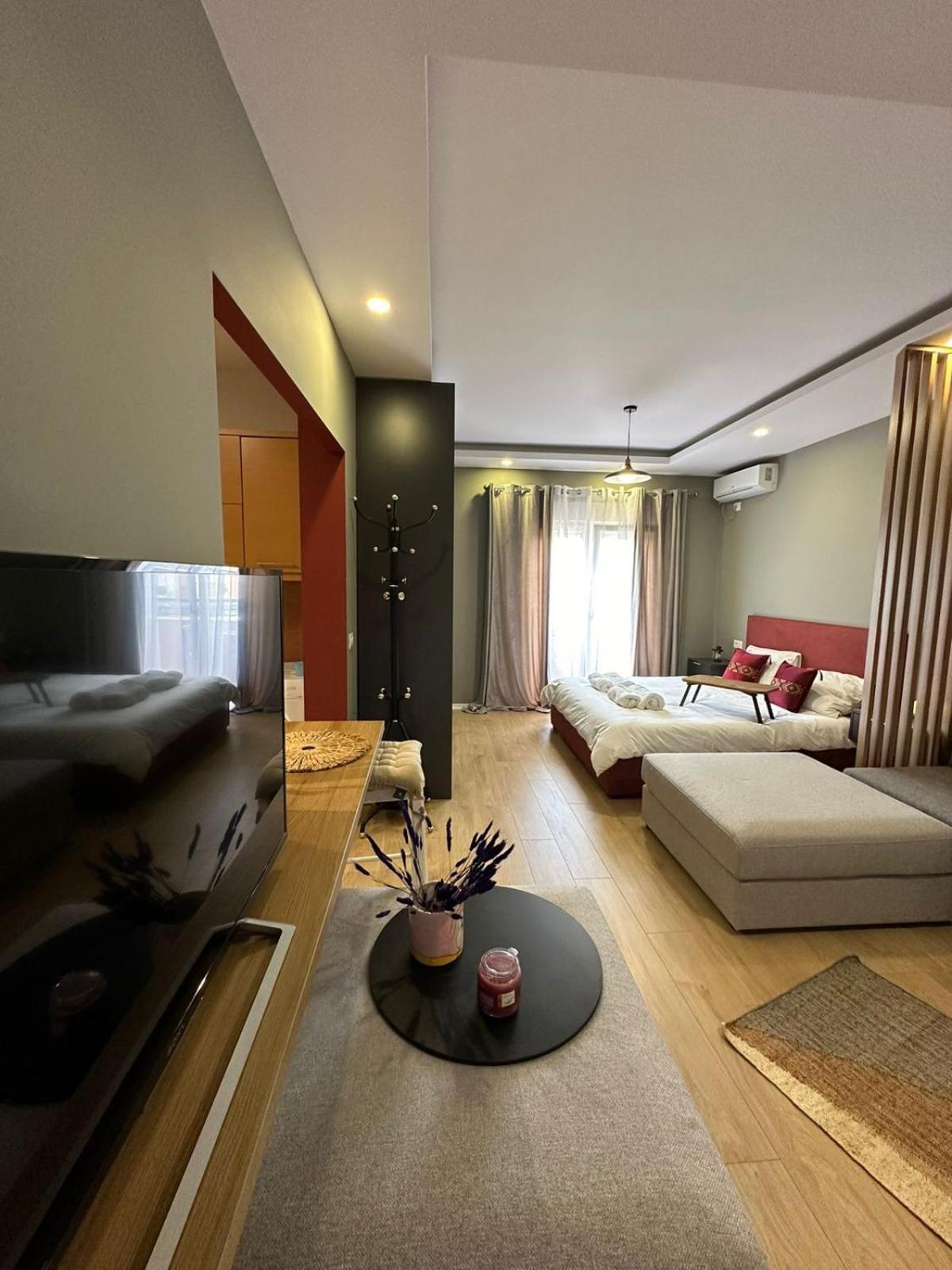 Urban Charm Studio With Balcony Tirana Exteriör bild