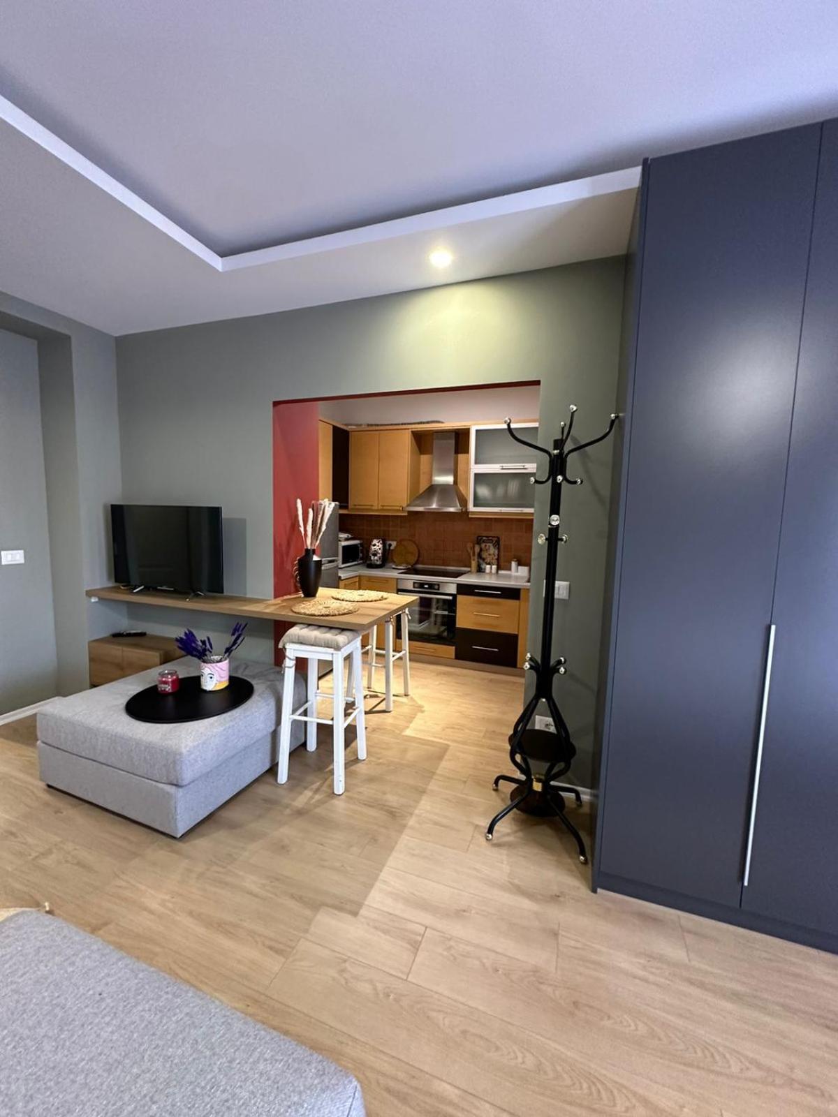 Urban Charm Studio With Balcony Tirana Exteriör bild
