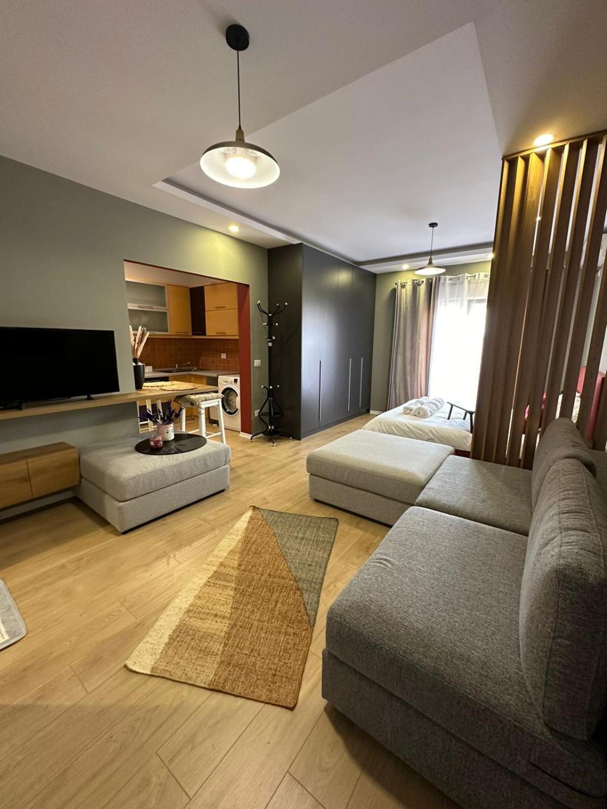 Urban Charm Studio With Balcony Tirana Exteriör bild