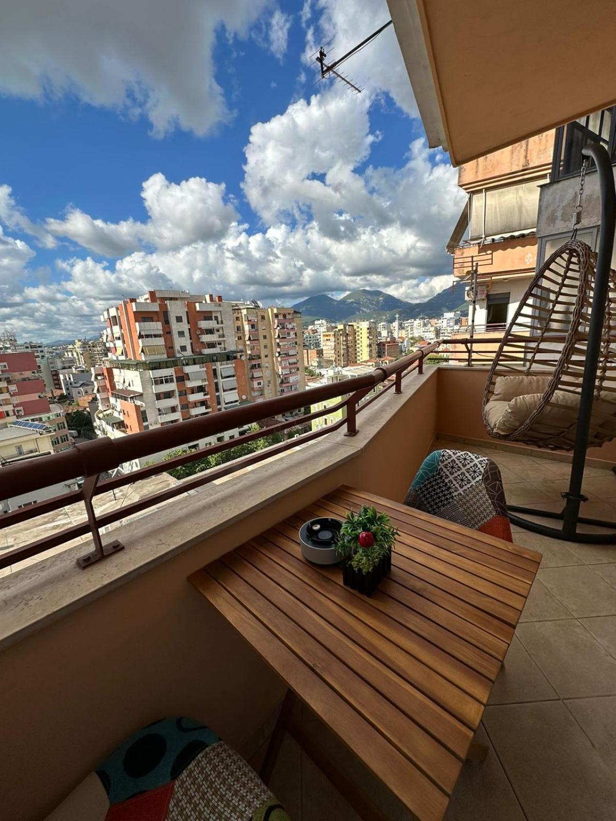 Urban Charm Studio With Balcony Tirana Exteriör bild