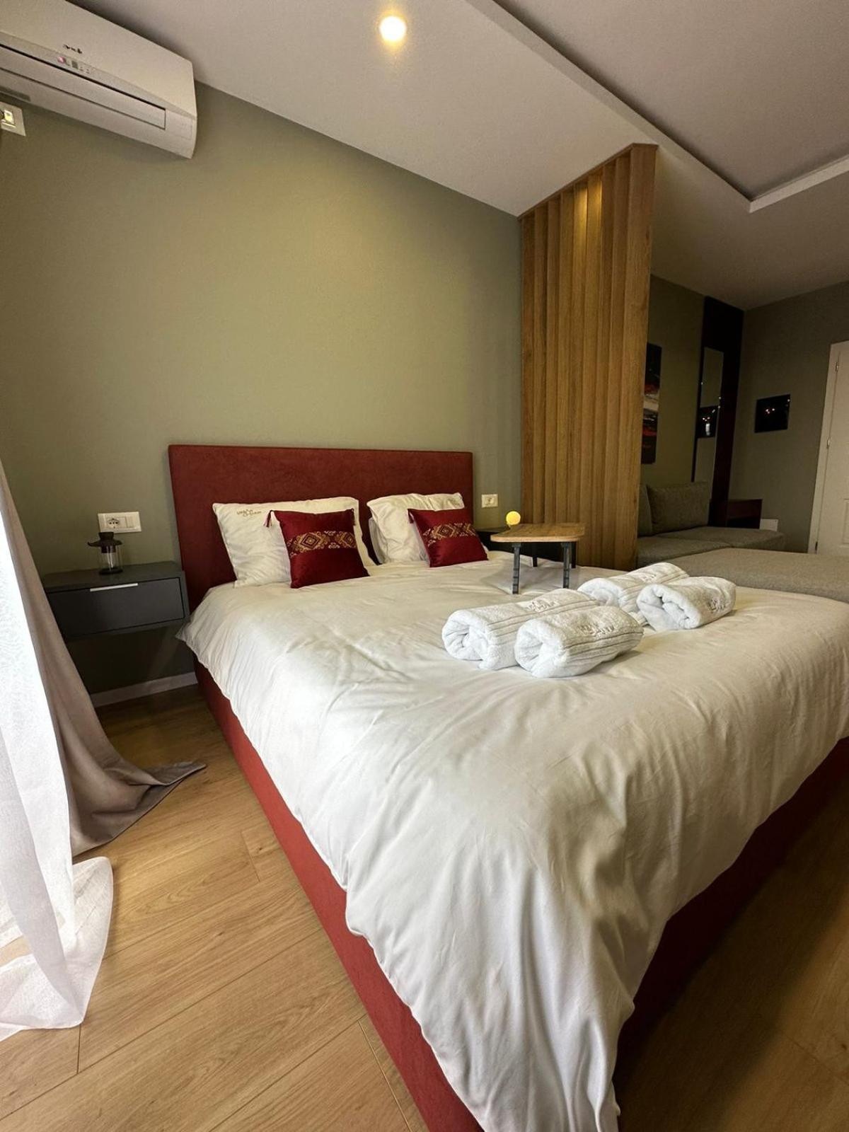 Urban Charm Studio With Balcony Tirana Exteriör bild